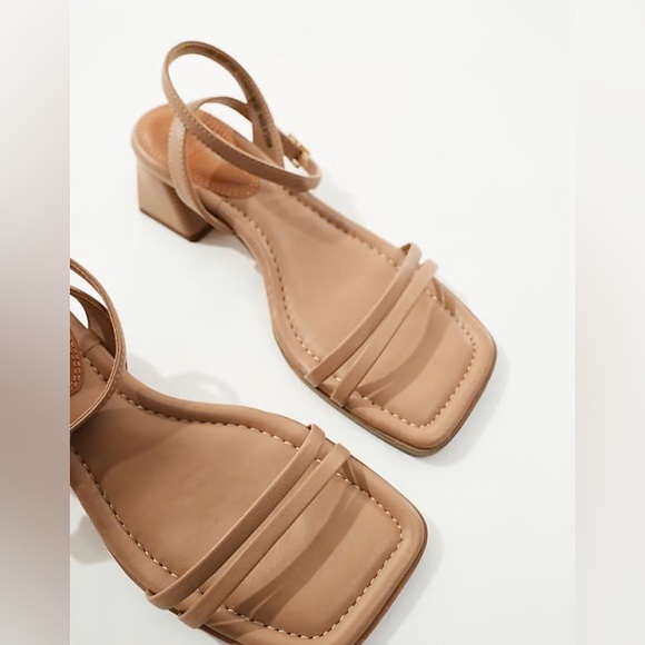 ASOS DESIGN (Wide Fit) Honeydew heeled sandals - Picture 2 of 5